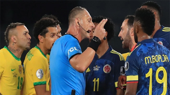 colombia blamed to referee