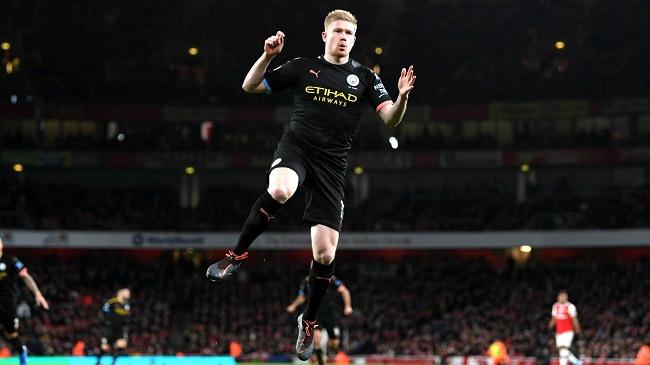 de bruyne celebrates a goal