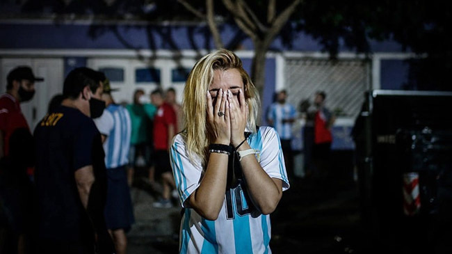 diego maradona fans crying1