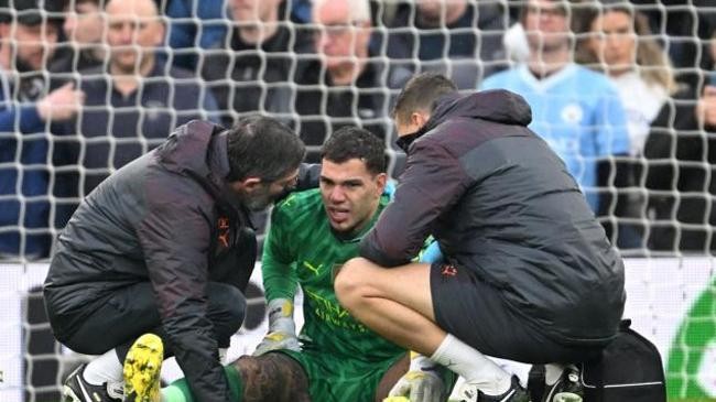 ederson damaged a thigh muscle