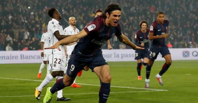 edinson cavani celebrates vs nice