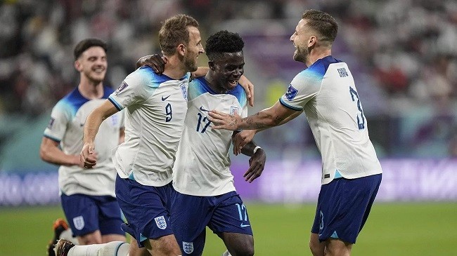 england celebrating a goal 2022