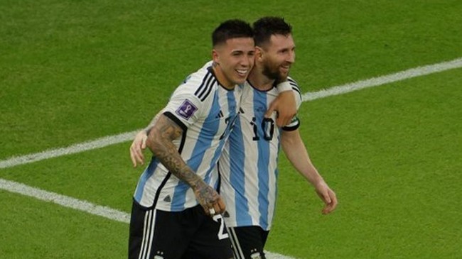 enzo fernandez with messi