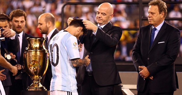 fifa president ziannie infantino with messi