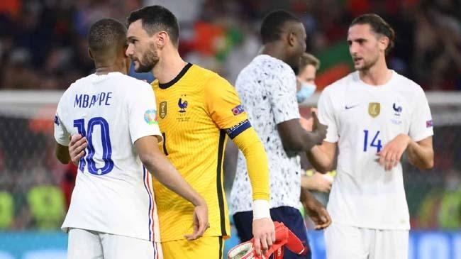 frances goalkeeper hugo lloris 2nd left embraces forward kylian mbappe