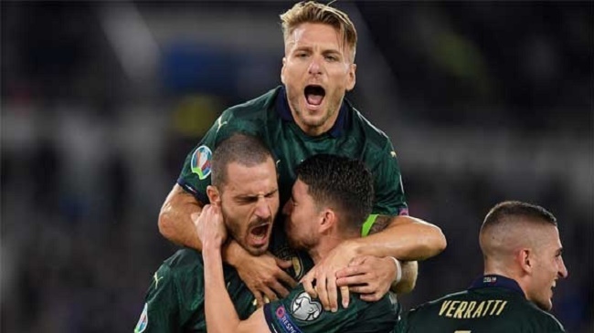 italy celebrate a goal