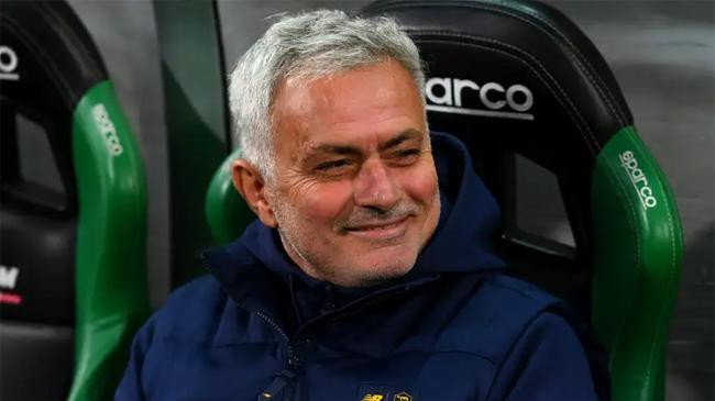jose mourinho has laughed off reports that paris saint germain