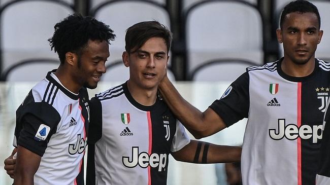 juventus celebrate a goal over torino