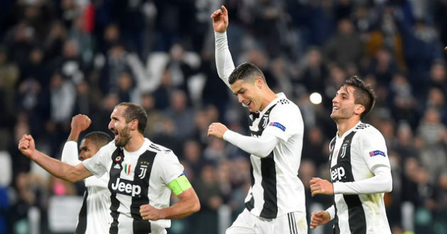 juventus celebrate a goal