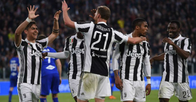 juventus celebrate their goal