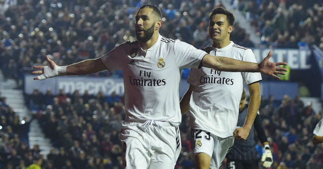 karim benzema celebrates a goal