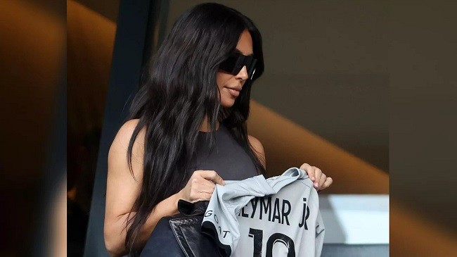 kim kardashian with neymar jnr jersey