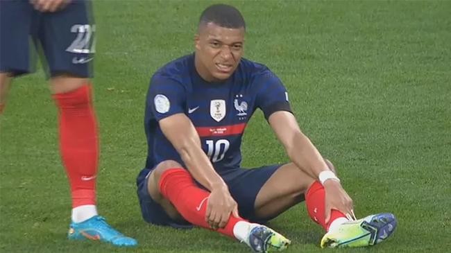 kylian mbappe france sad