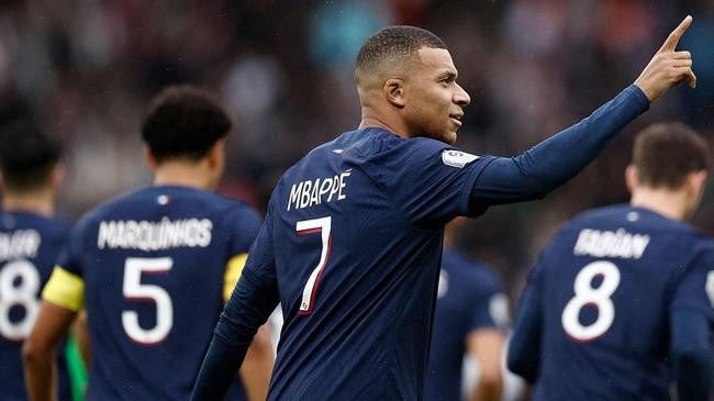 kylian mbappe psg 18