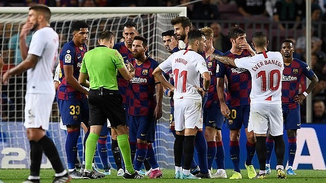 lahoz sent off two barcelona players