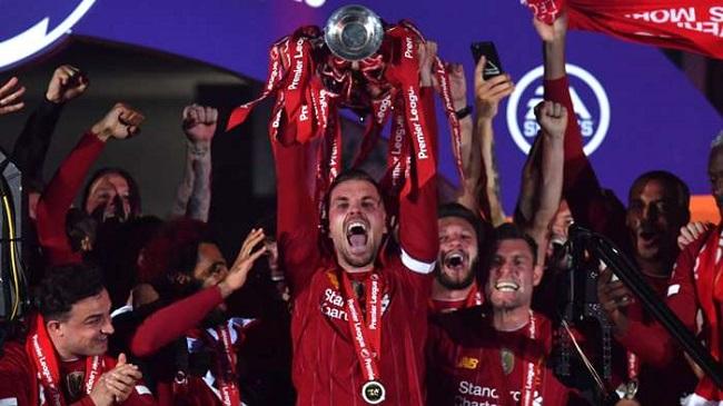 liverpool celebrate winning premier league 2020