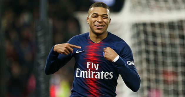 mbappe celebrates a goal for psg