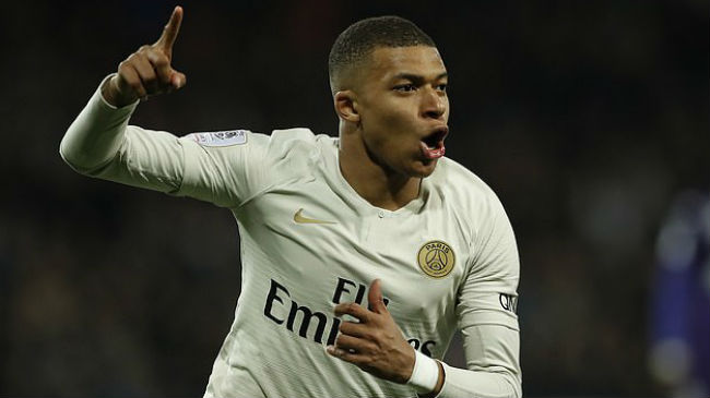 mbappe celebrates winning goal for psg