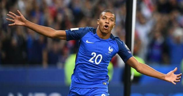 mbappe celebrating a goal