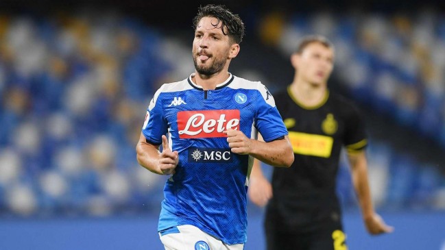 mertens celebrates a goal