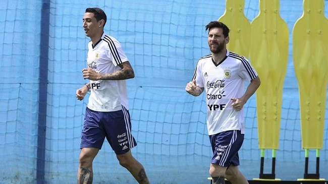 messi and di maria 6