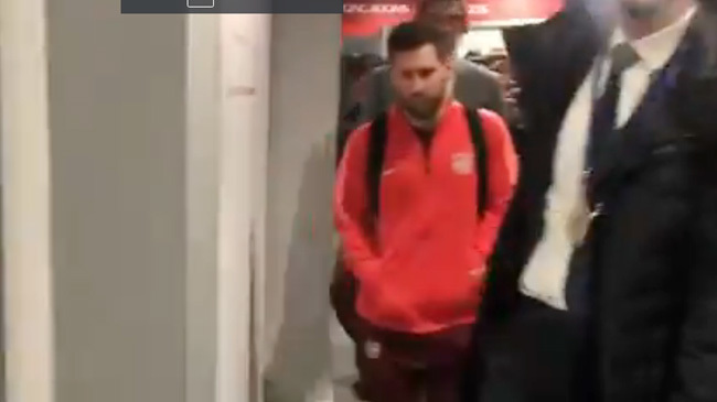 messi at airport