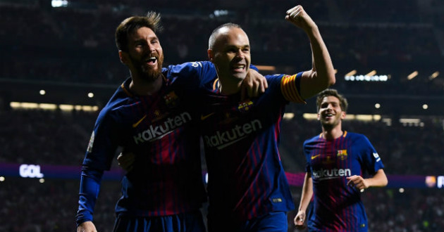 messi celebrating win with iniesta