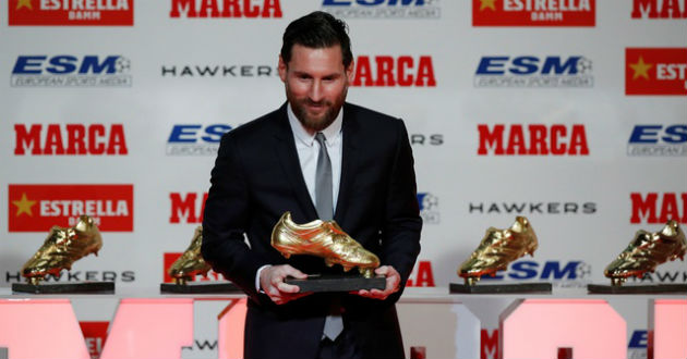 messi poses with golden shoe