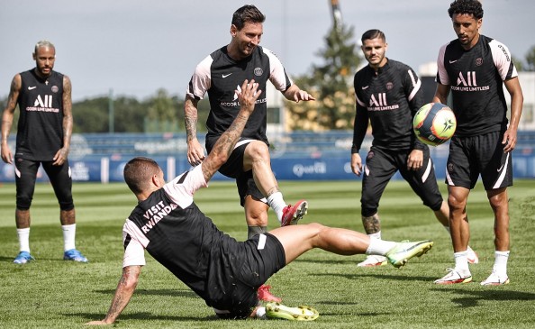 messi practices for psg