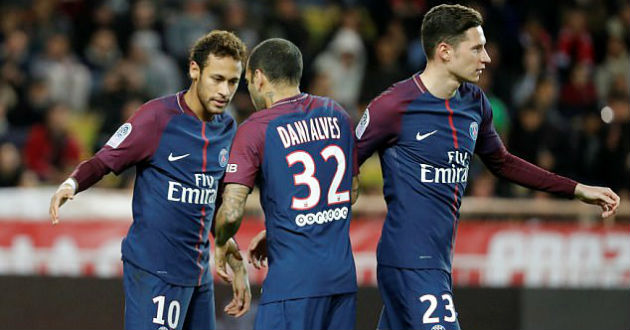 neymar celebrates with dani alves vs monaco