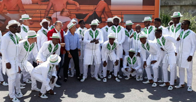 nigeria football team enter russia wearing panjabi