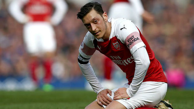 ozil was the embodiment of arsenals malaise at goodison park on sunday