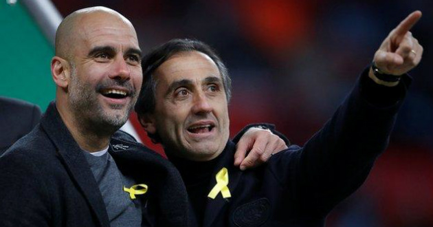 pep guardiola wears a yellow ribbon