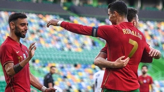 portugal celebrating a goal 2021