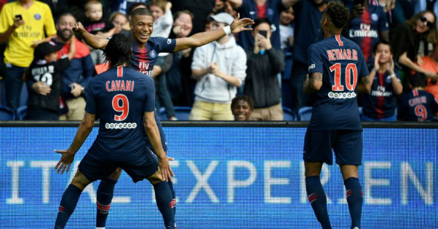 psg celebrate a goal