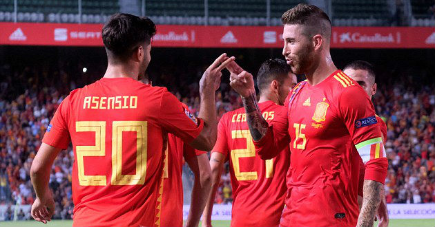 ramos and isco celebrating a goal