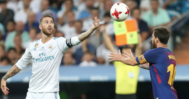 ramos threw ball over the head of messi