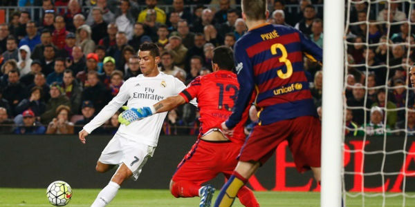 real madrid beat barcelona by 2 1 goals at nue camp