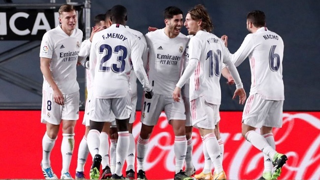 real madrid celebrating a goal 2020 21