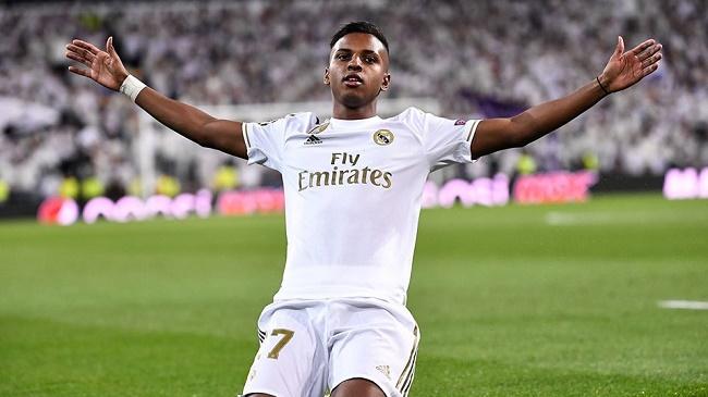 rodrygo celebrates a goal