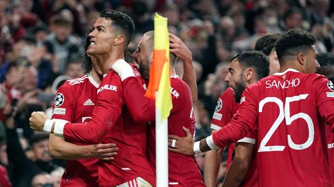 ronaldo headed goal as manchester united win