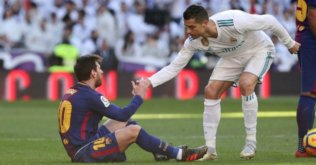 ronaldo help messi in field