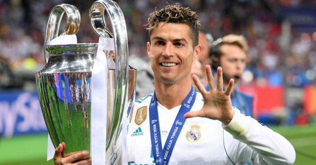 ronaldo poses with his fifth cl trophy