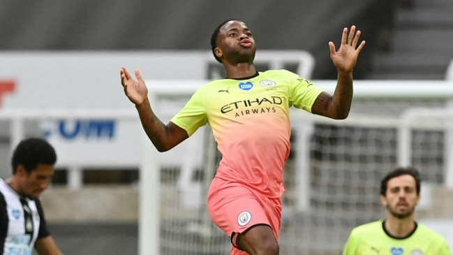 sterling celebrates a goal for mancity