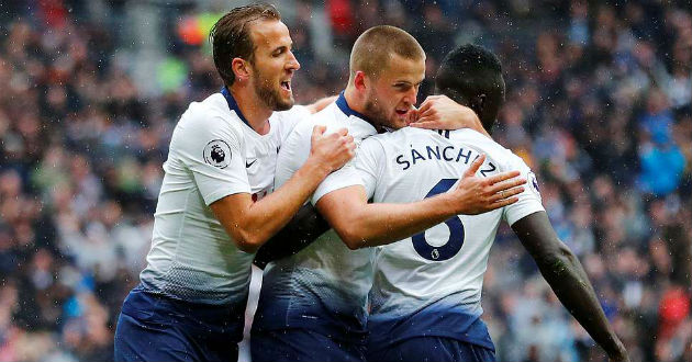 tottenham celebrating a goal