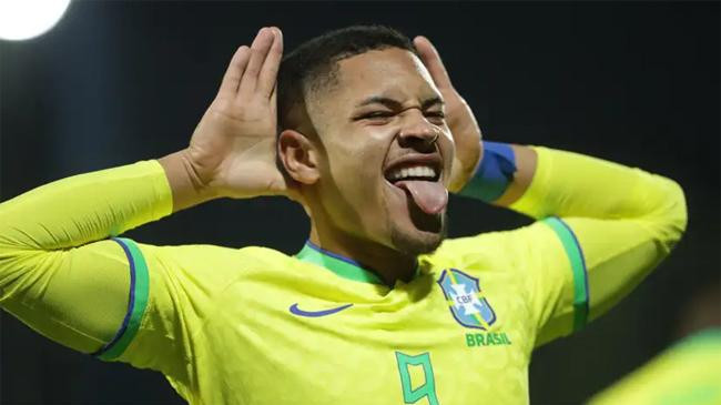 vitor roque 2023