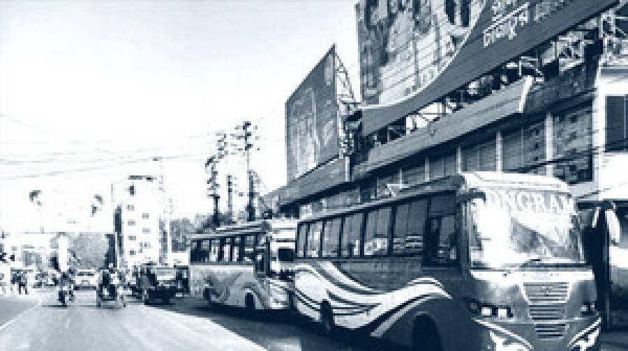 ৪১ ঘণ্টা পর রাজশাহী-ঢাকা রুটে বাস চলাচল স্বাভাবিক