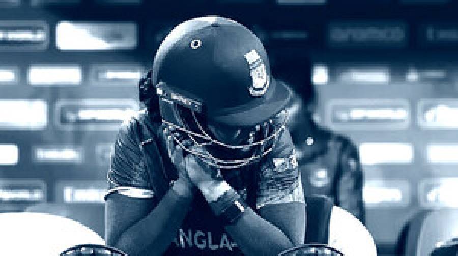 শেষ ওভারের নাটকীয়তায় বিশ্বকাপ থেকে ছিটকে গেল বাংলাদেশ