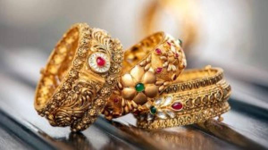 তিন দফায় সোনার দাম ভরিতে কমলো ১৩ হাজার ৯৯ টাকা