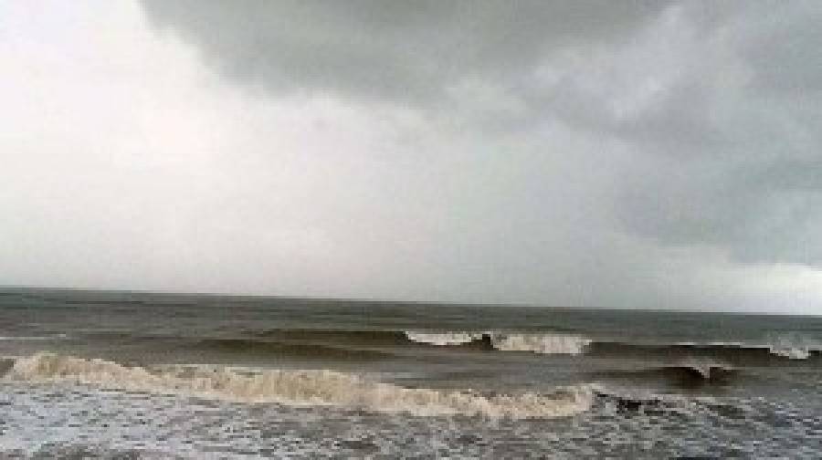 সাগরে লঘুচাপ, চট্টগ্রাম ও কক্সবাজার বন্দরে ৩ নম্বর সতর্ক সংকেত